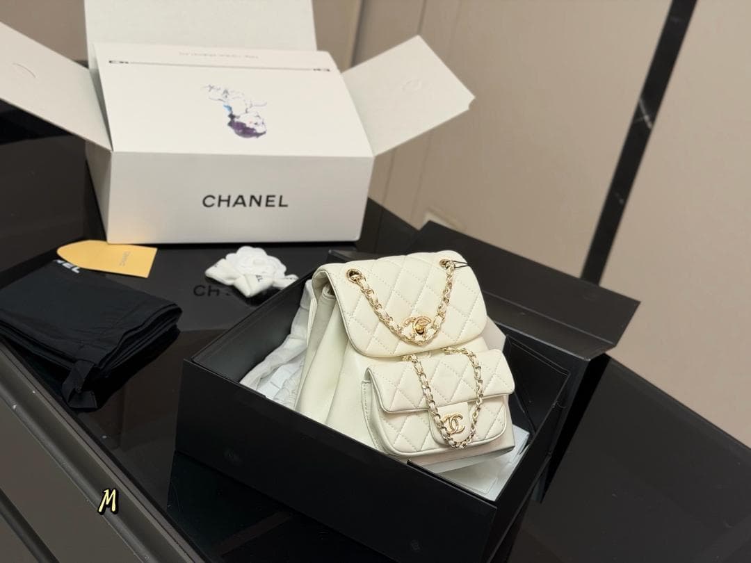 CHANēL ホワイト ミニリュック