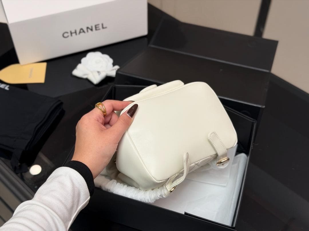 CHANēL ホワイト ミニリュック