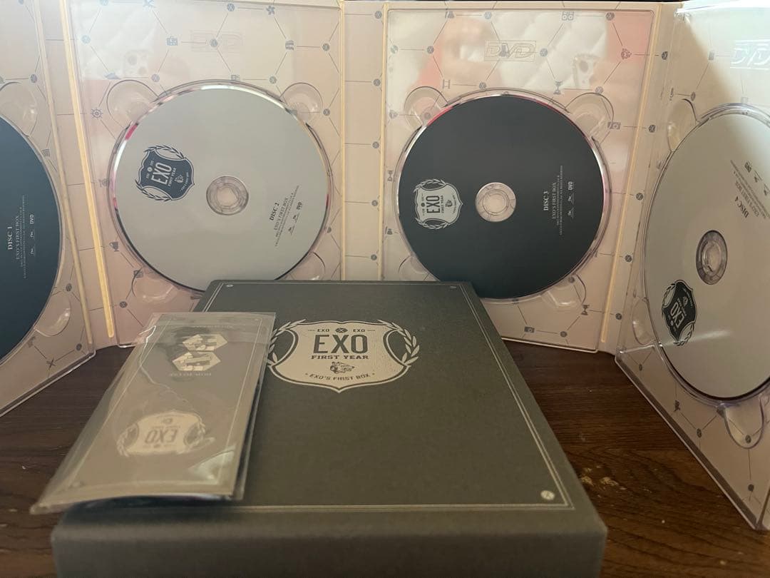EXO FIRST YEAR 4枚組DVDセット＆CD