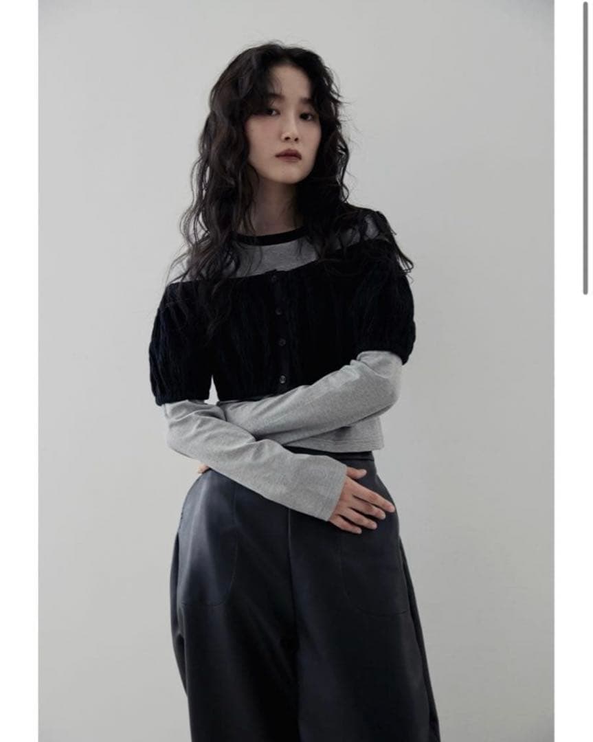 トップス meer. OFF SHOULDER SHIRRING TOP /BLK