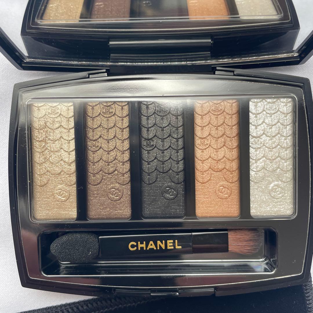 CHANEL アイシャドウパレット LUMIÈRE GRAPHIQUE