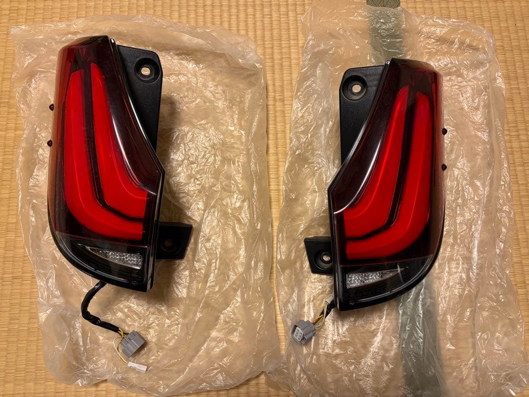 Gショップ INTEC 90系ヴォクシー・ノア テールランプ