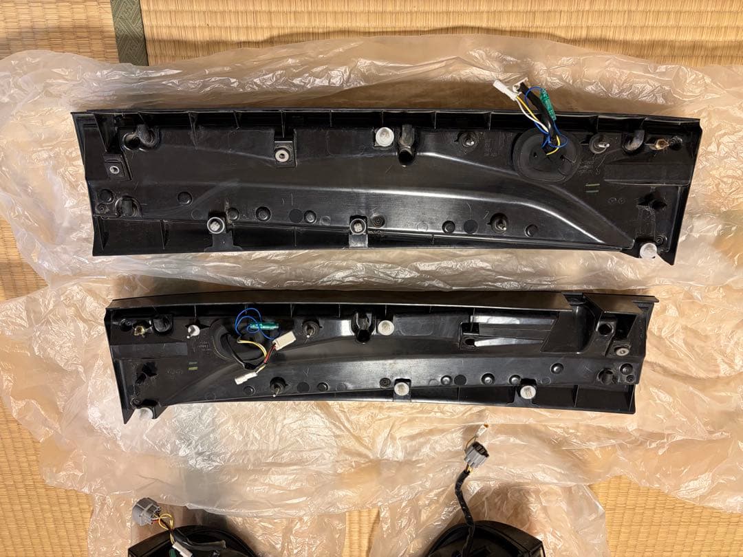 Gショップ INTEC 90系ヴォクシー・ノア テールランプ