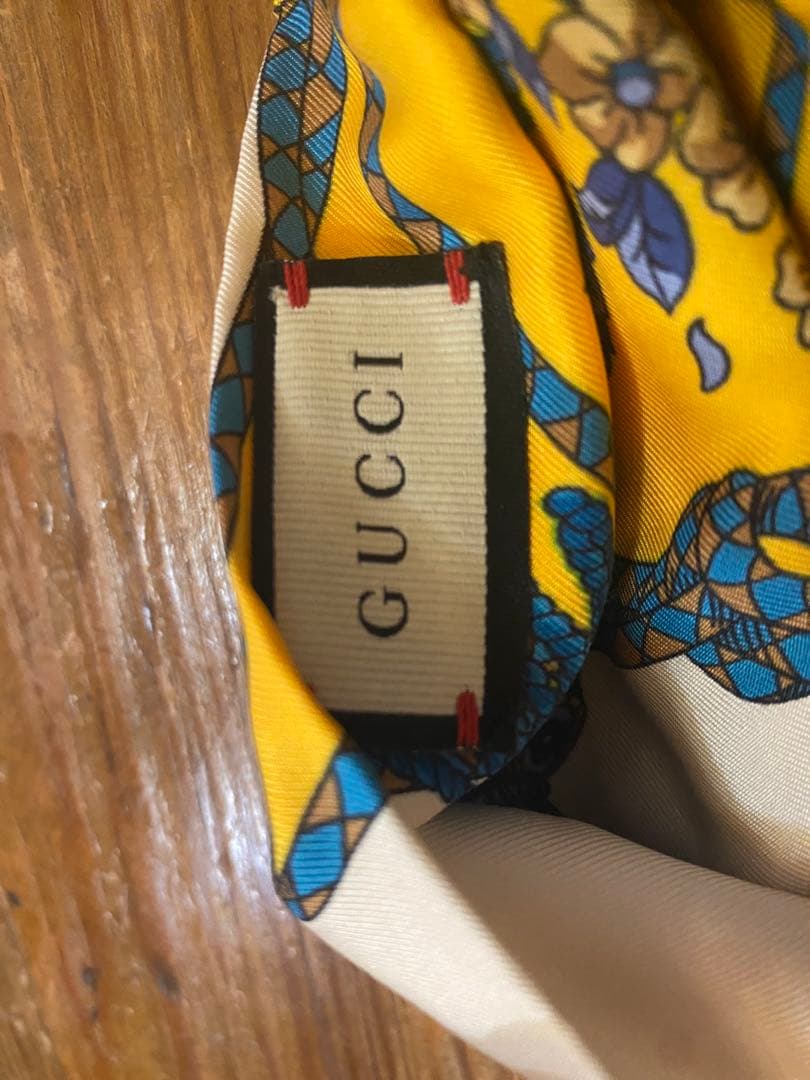 新品同様　GUCCI 花柄シルクスカーフ　ターバンMサイズ