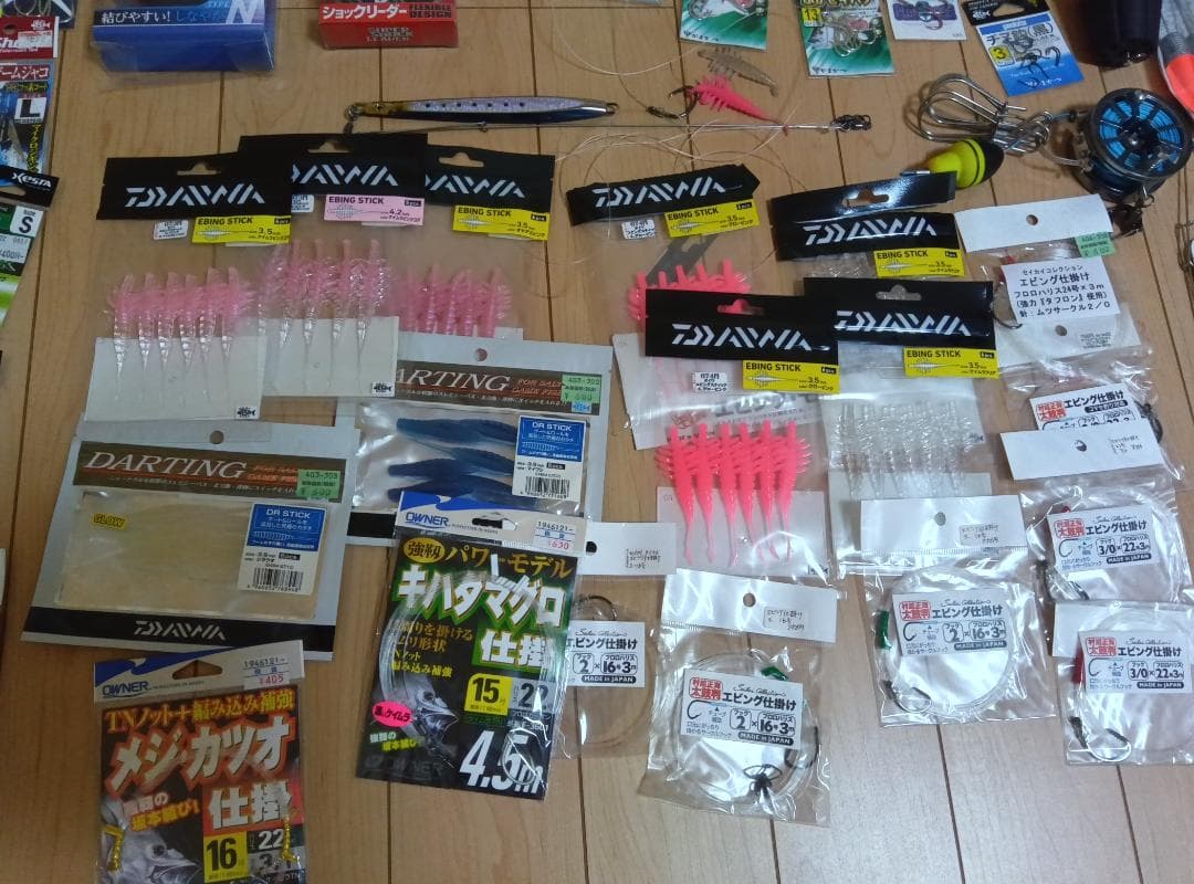 海釣りルアー60個＆リールセット！さらにエビング仕掛けなどおまけ多数付き！