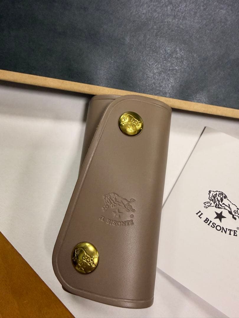 IL BISONTE ベージュ キーケース