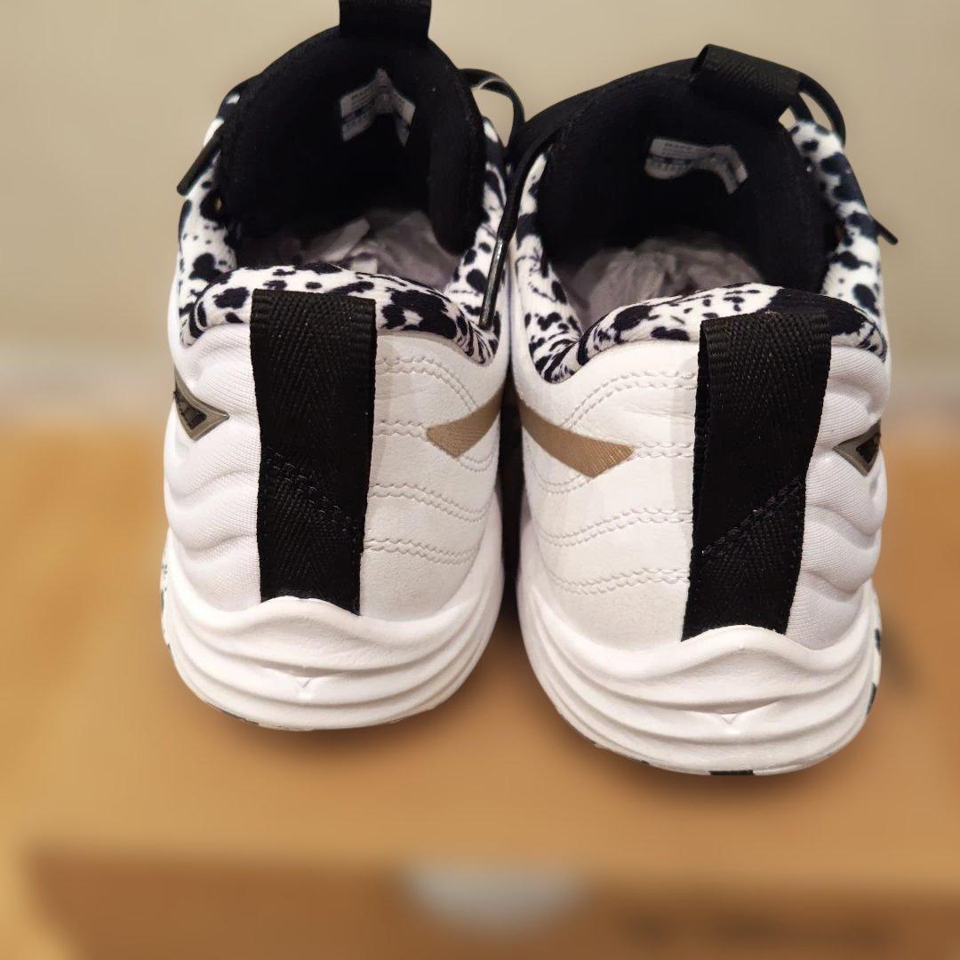 Mizuno バレーボールシューズ 新品　25.5
