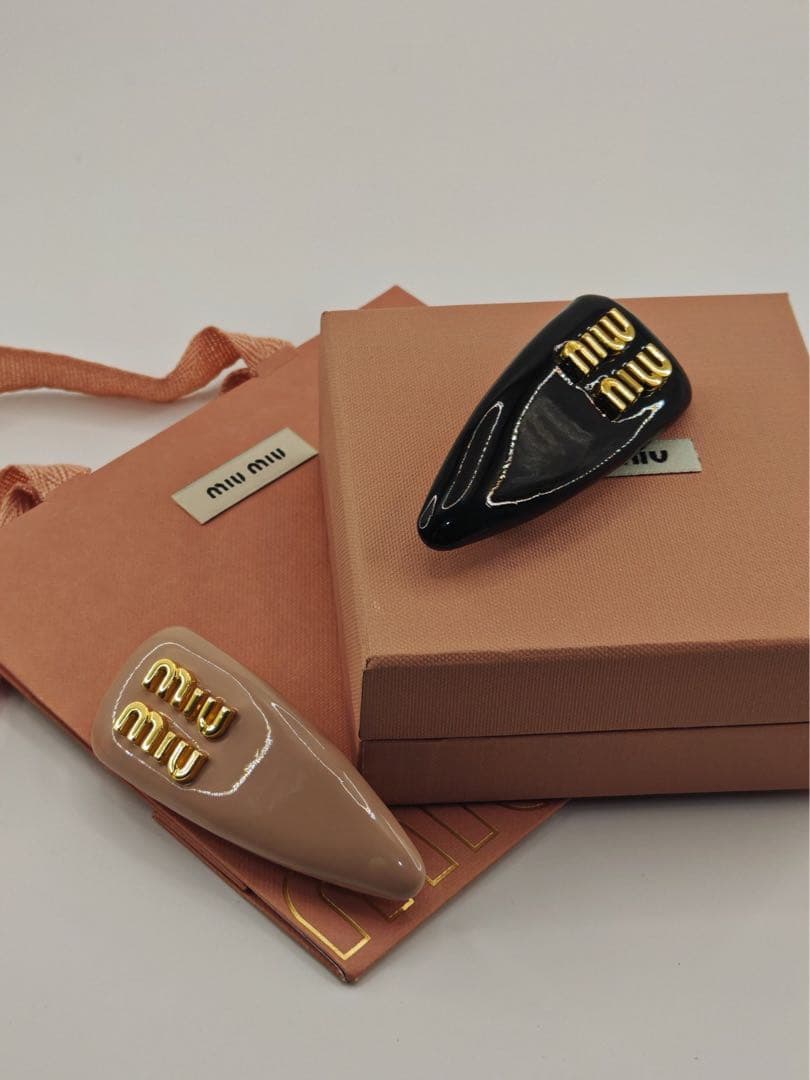 MIU MIU ヘアクリップ 2点セット　バレッタ ブラック＆ベージュ　美品