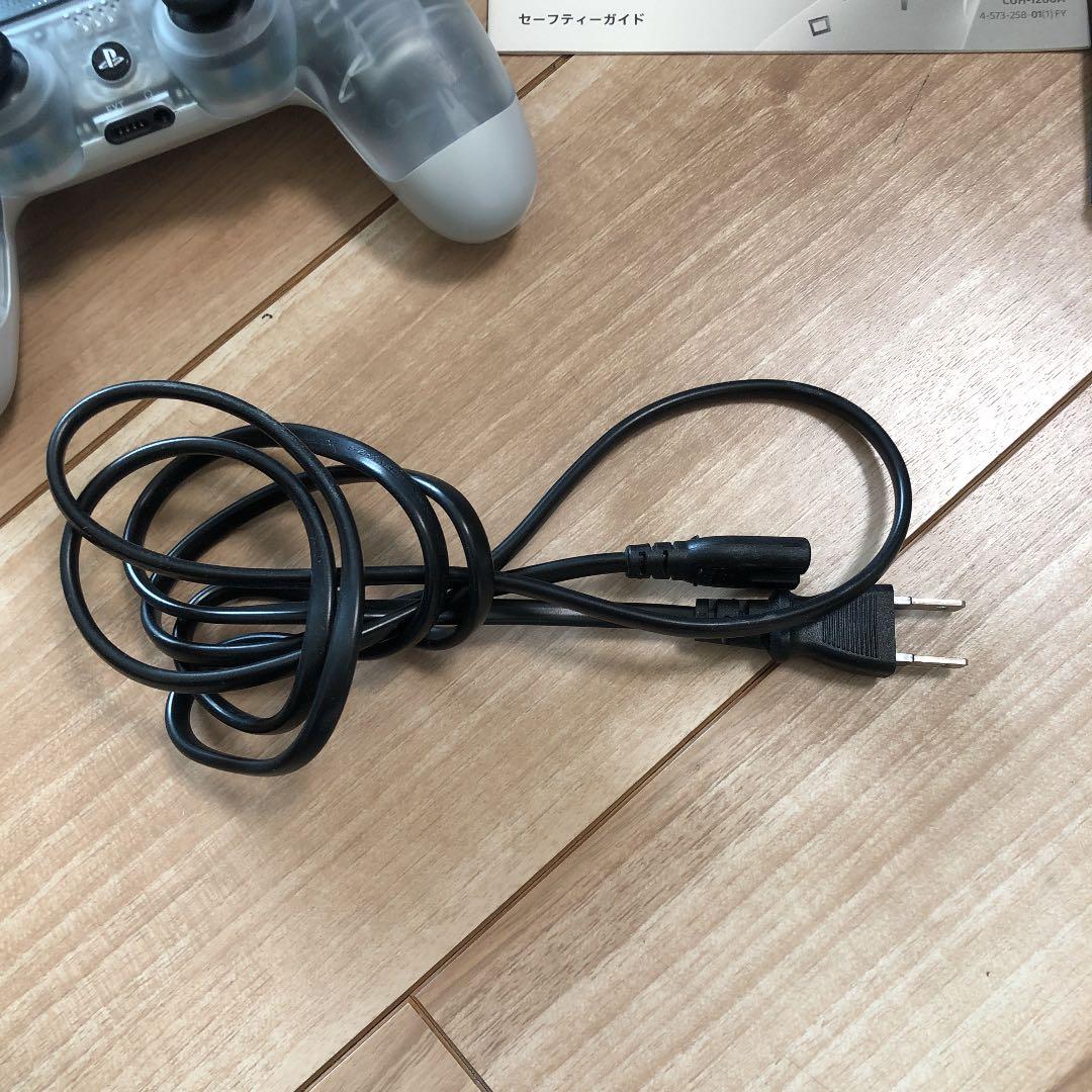PS4 本体とコントローラー2個