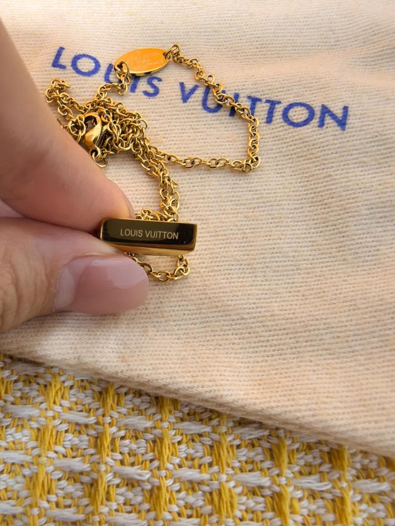 ゴールドVロゴネックレス上品おしゃれエレガントクラシックLOUISVUITTON