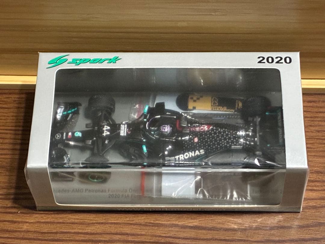 スパーク1/43 メルセデスAMG W11 L.ハミルトン 2020年WC