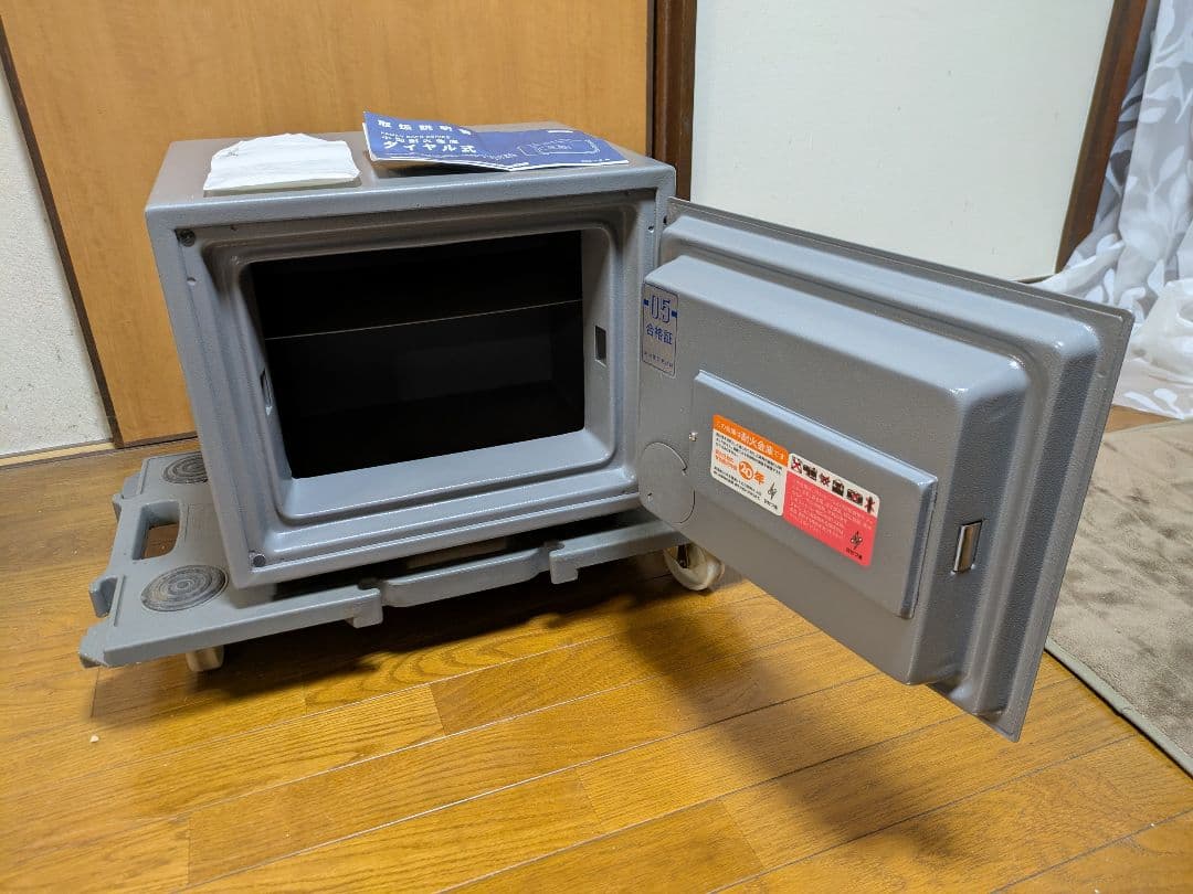 【日曜限定値下げ】エーコー ダイヤル式耐火金庫 es-9