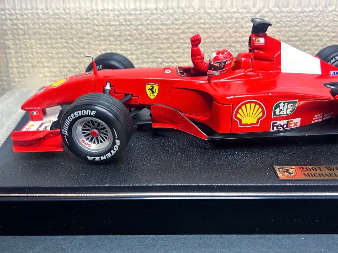 Hotwheels1/18フェラーリ2001ワールドチャンピオンM.シューマッハ