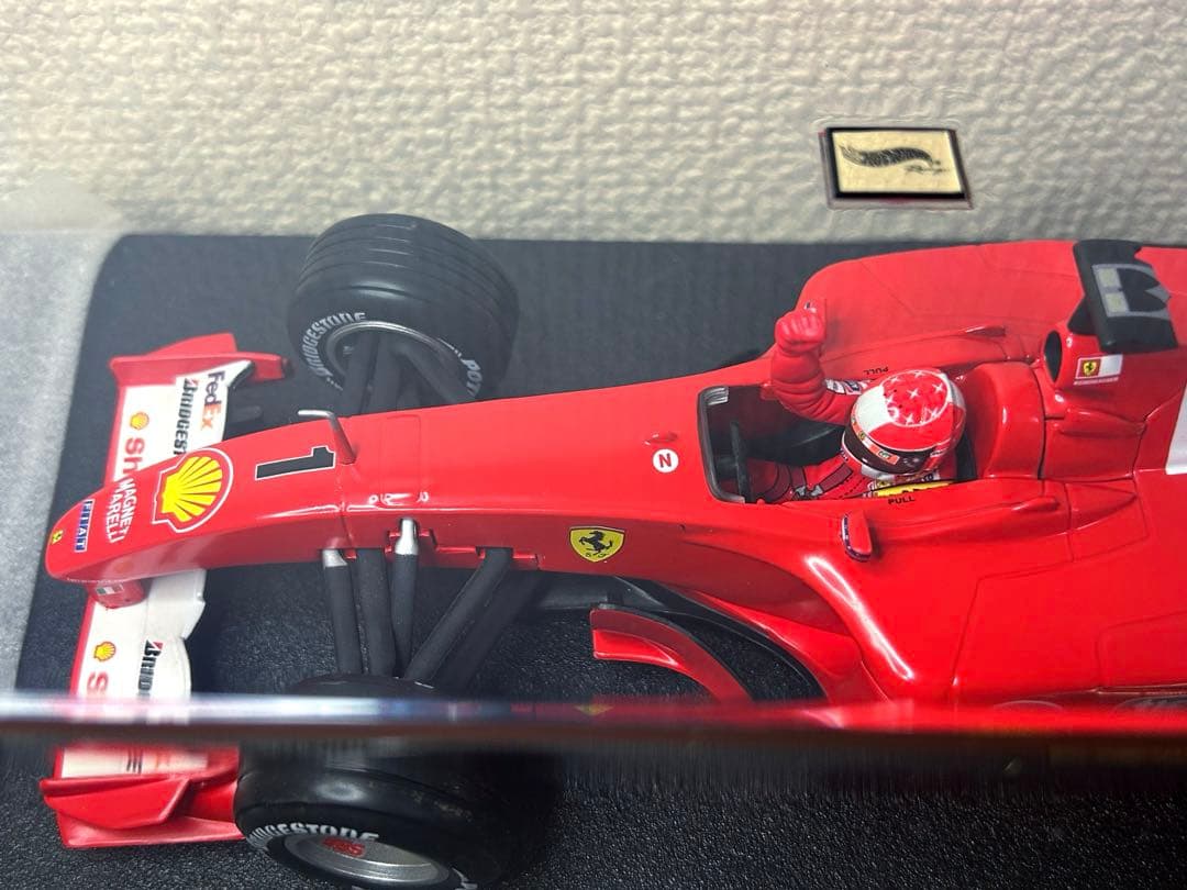 Hotwheels1/18フェラーリ2001ワールドチャンピオンM.シューマッハ