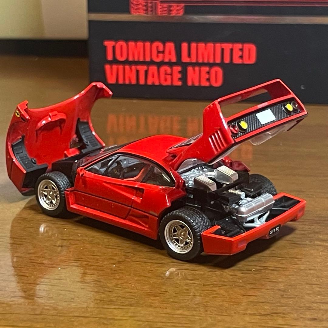 トミカリミテッドヴィンテージネオ　フェラーリ　F40 後期型？　訳あり