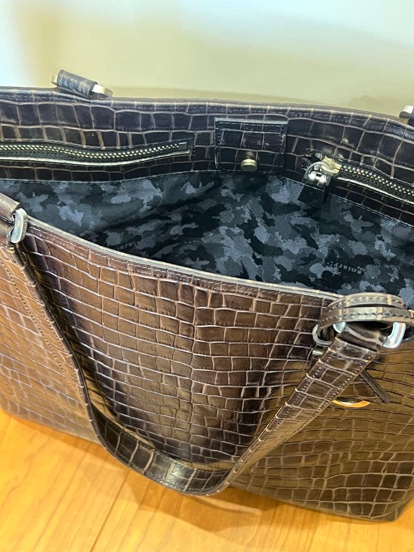 クロコダイル型押しトートバッグ 黒
