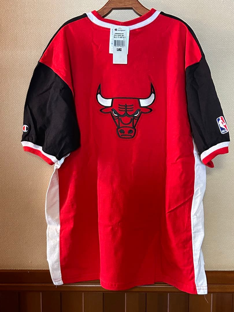 シカゴ・ブルズ Champion Vネック Lサイズ 新品タグ付き　ジャージ
