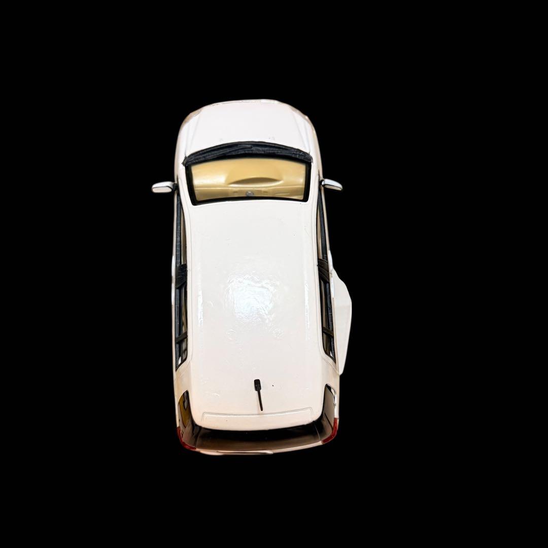 【希少品】トヨタRAUM 箱付き カラーサンプルミニカー