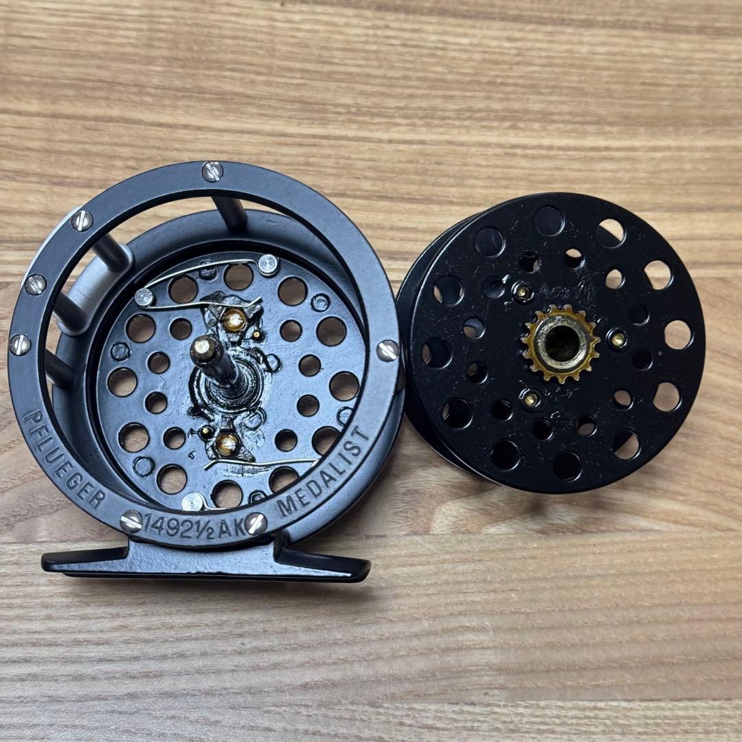 PFLUEGER Medalist フライリール1492 1/2
