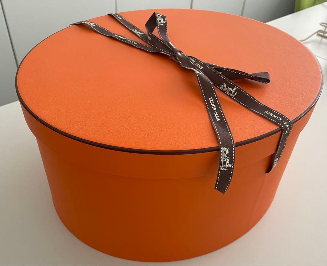 【HERMES 】ギフトボックス ＊大中小楕円・４個＋エルメスリボン