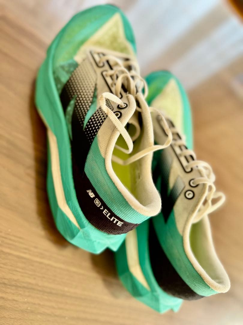 レディースNew Balance FuelCell Elite シューズ