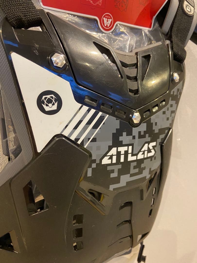 Atlas Defender 上半身プロテクター