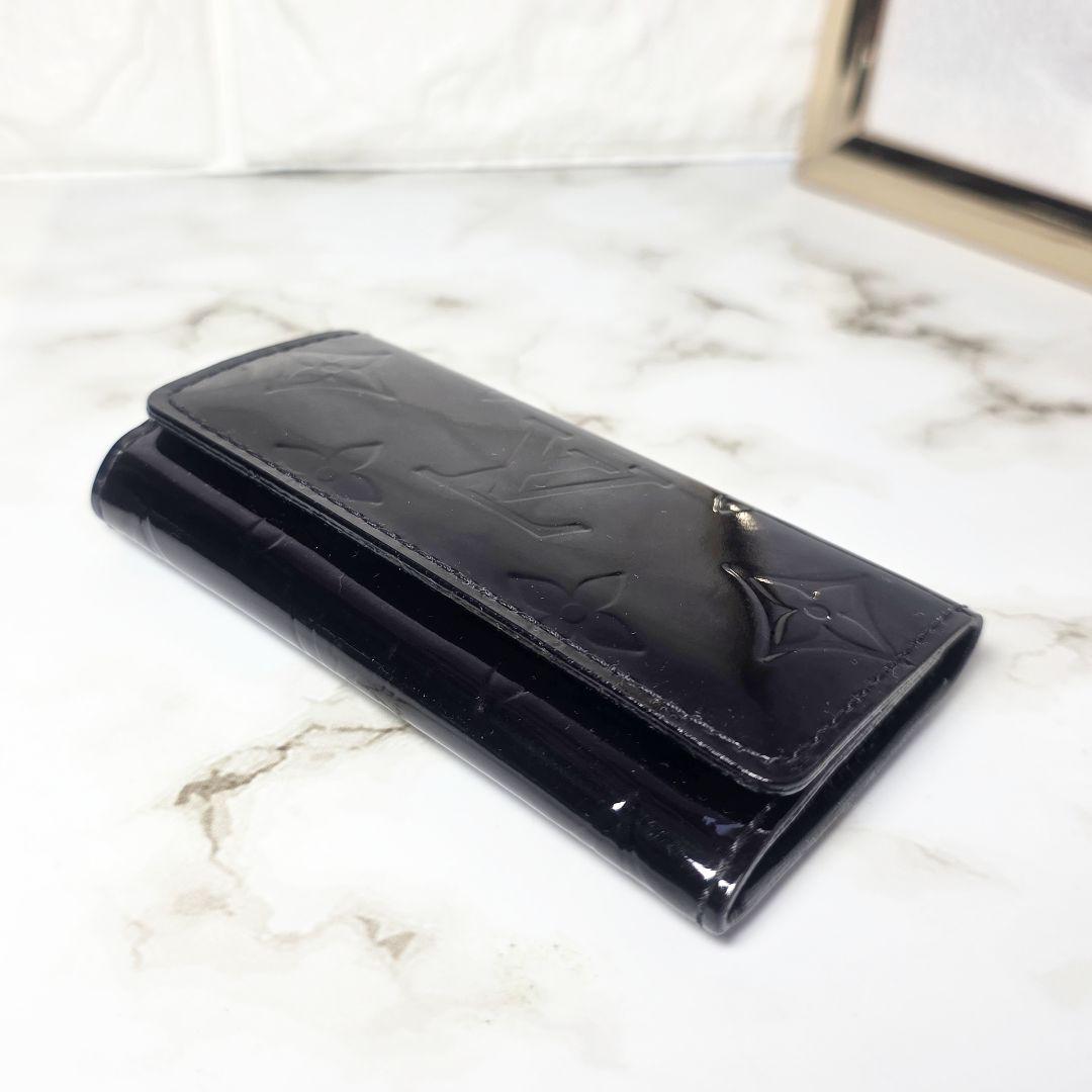 ルイヴィトン LV ブラック エナメル パテントレザー キーケース