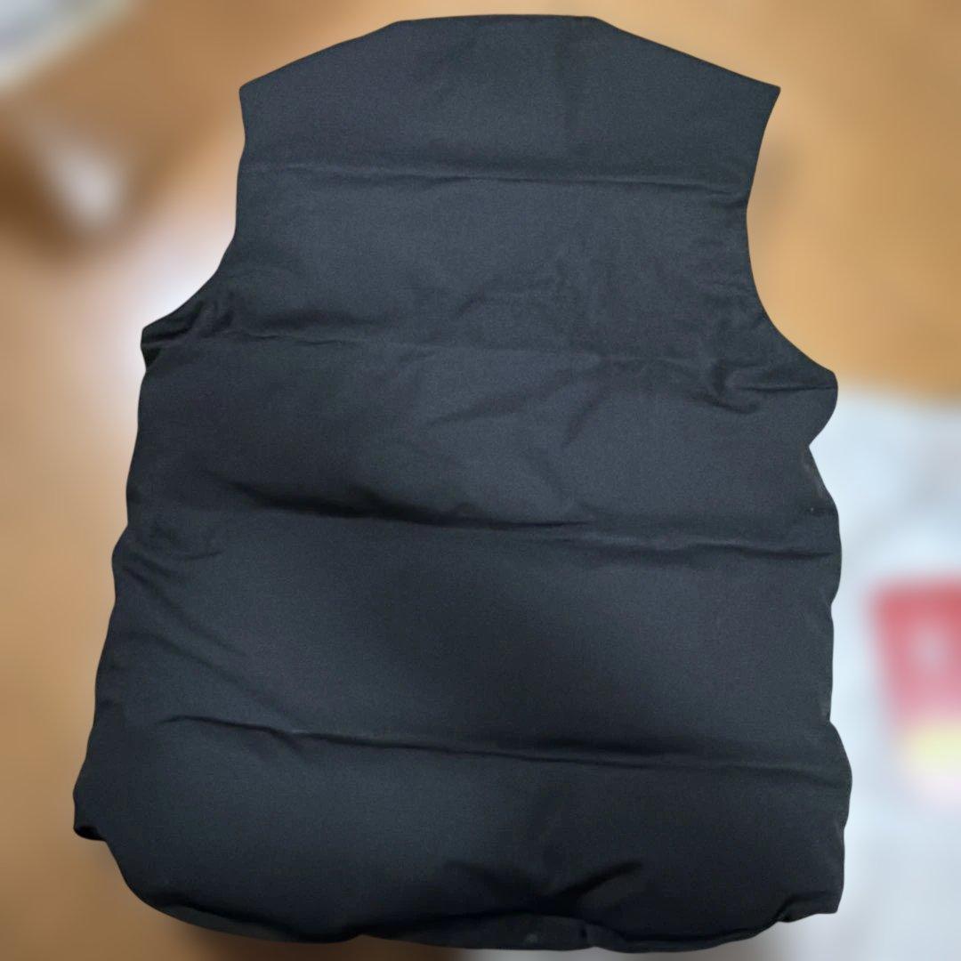 美品！  ブラックダウンベスト Mサイズ 箱あり。