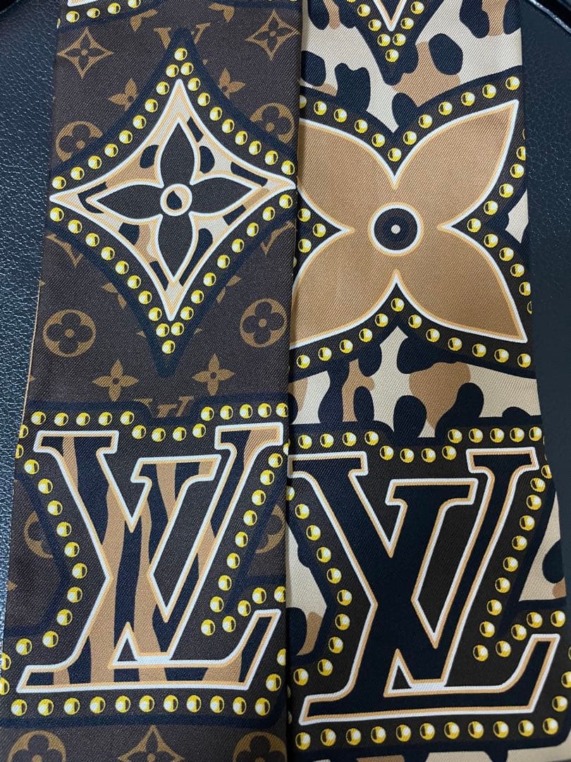 LOUIS VUITTON ルイヴィトンスカーフ　バンドーLVワールド　ブラウン