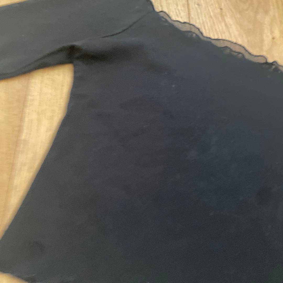 オフショルダー ブラックトップス チェック柄ショートパンツ