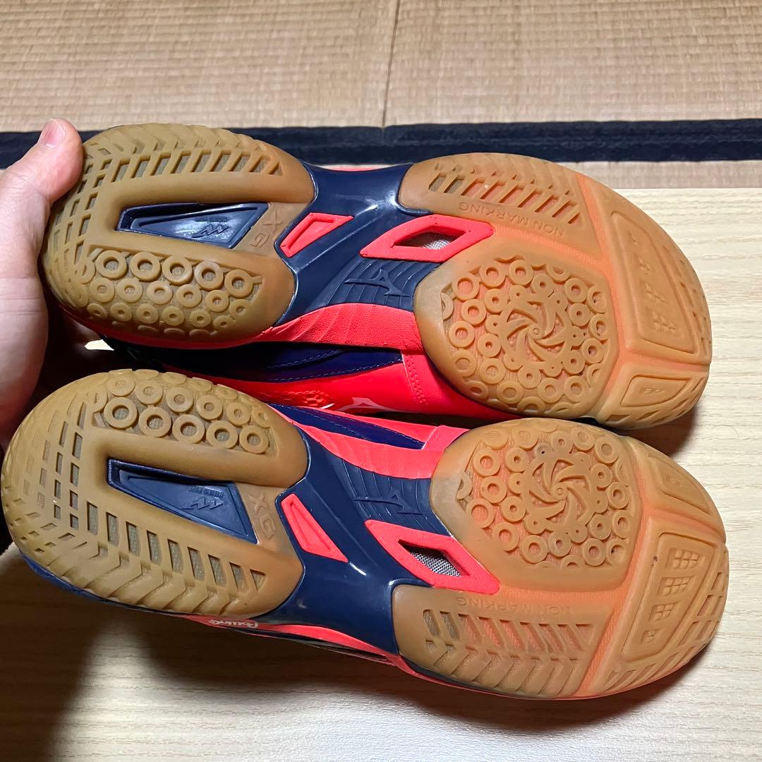 極美品　ミズノ　バドミントンシューズ　ウェーブファング　27.5cm