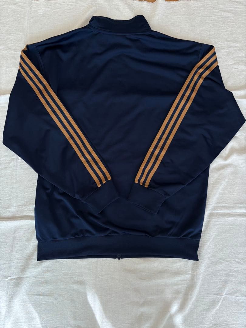 adidasトラックジャケット