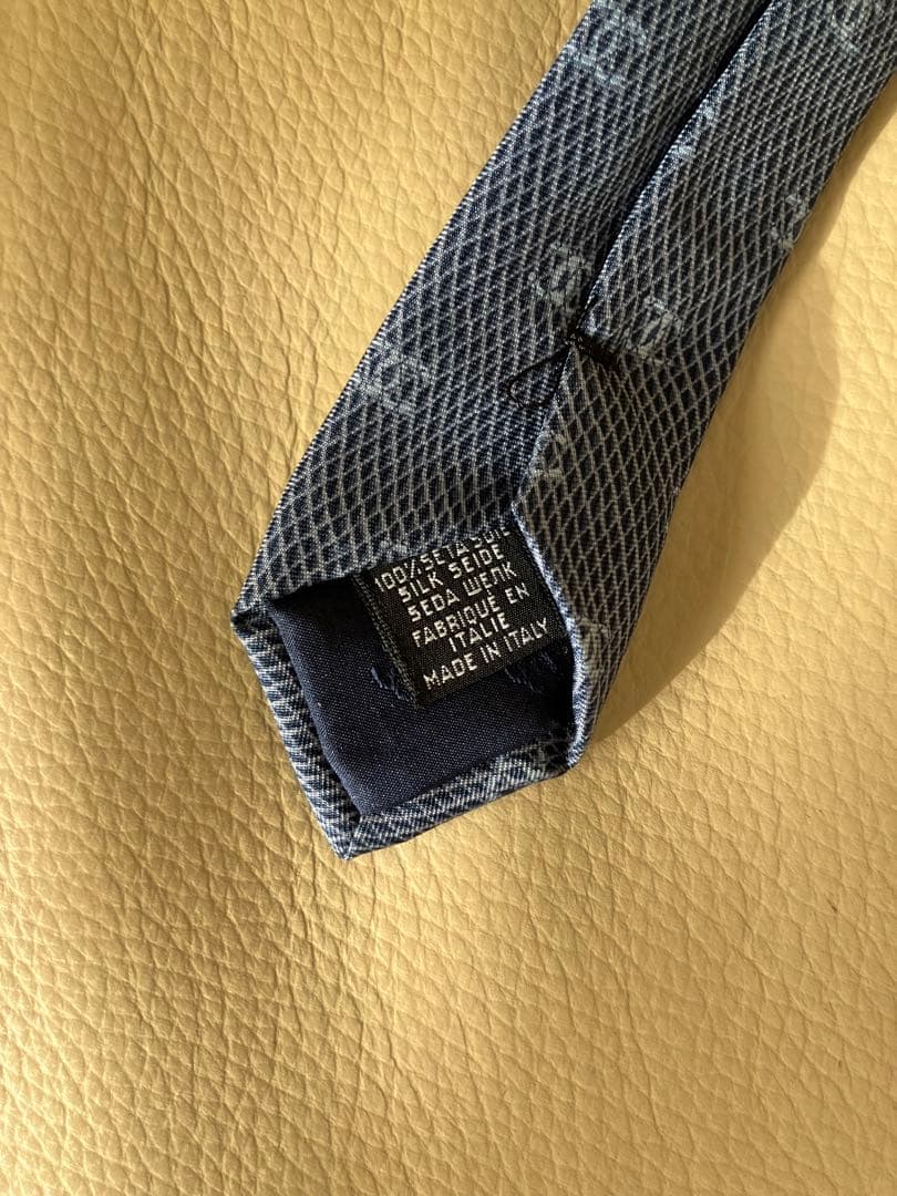 CHANEL シルク ロゴ入り ネクタイ グレー