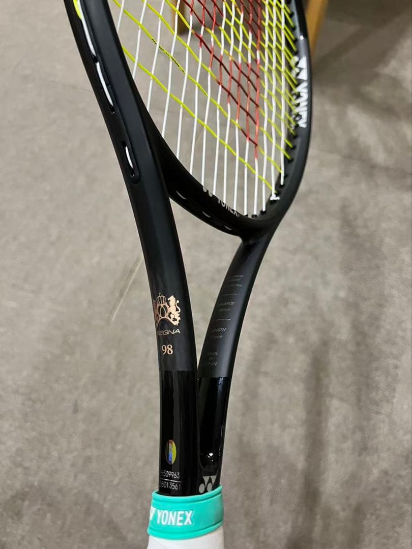 YONEX テニスラケット 黒　ヨネックス　レグナ98 310グラム