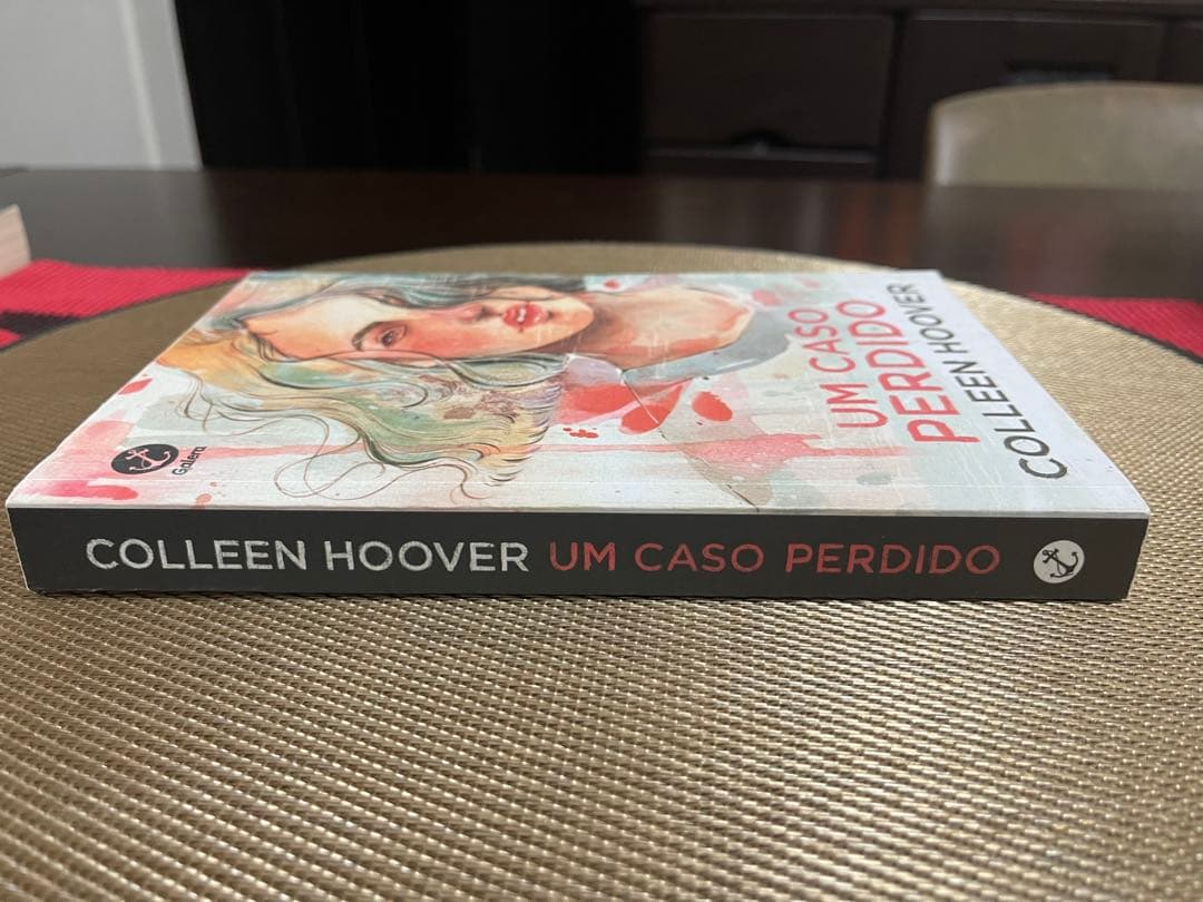 洋書 Um Caso Perdido Colleen Hoover
