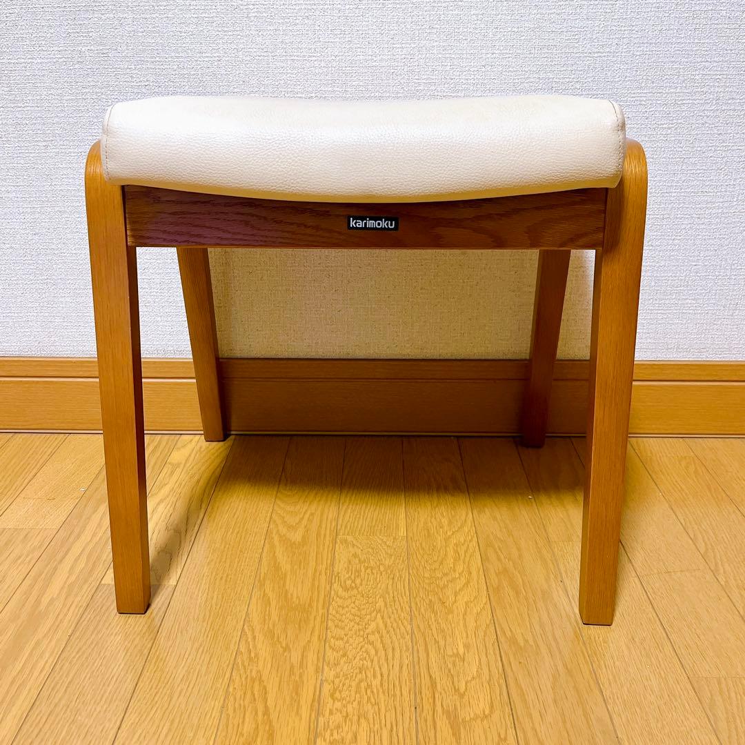 美品 カリモク　CT0406　スタッキングチェア　スツール