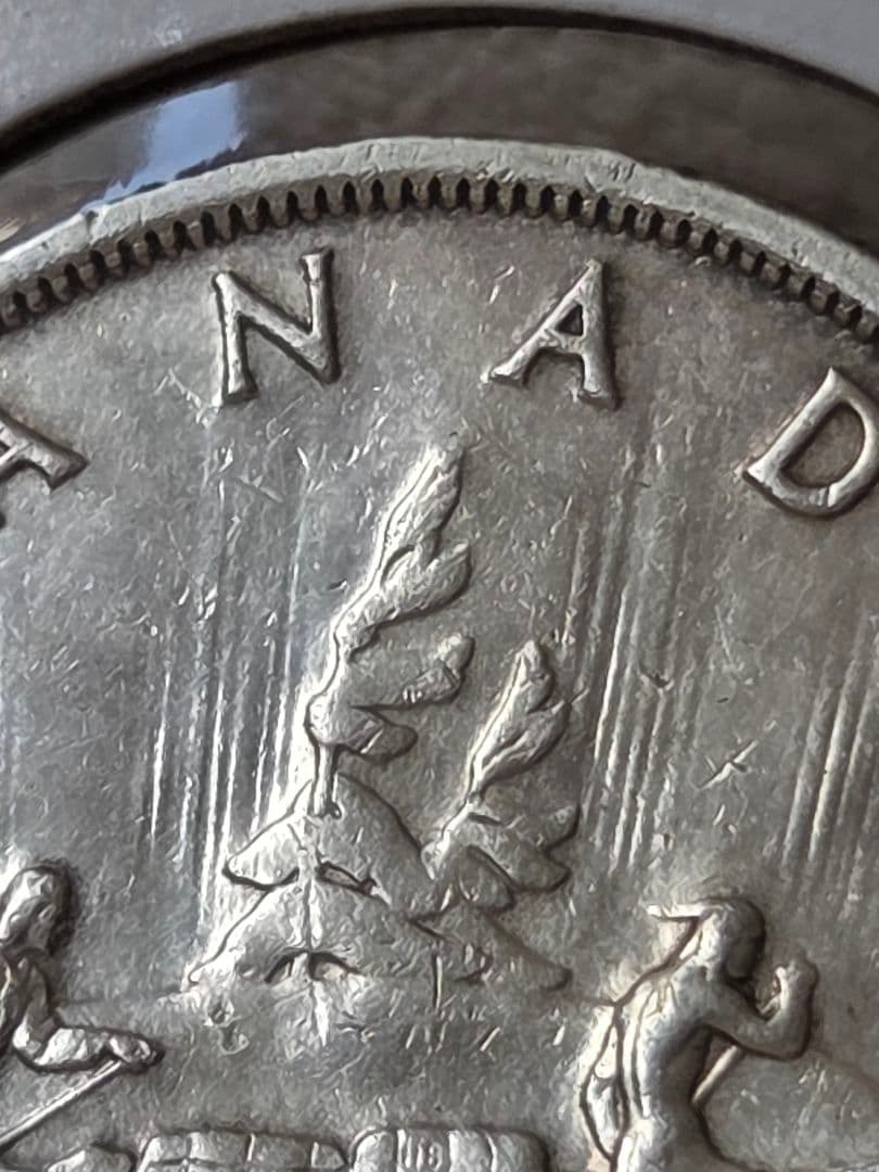 (稀少なバラエティ)　カナダ連邦　エリザベス2世　1 ドル銀貨　1957