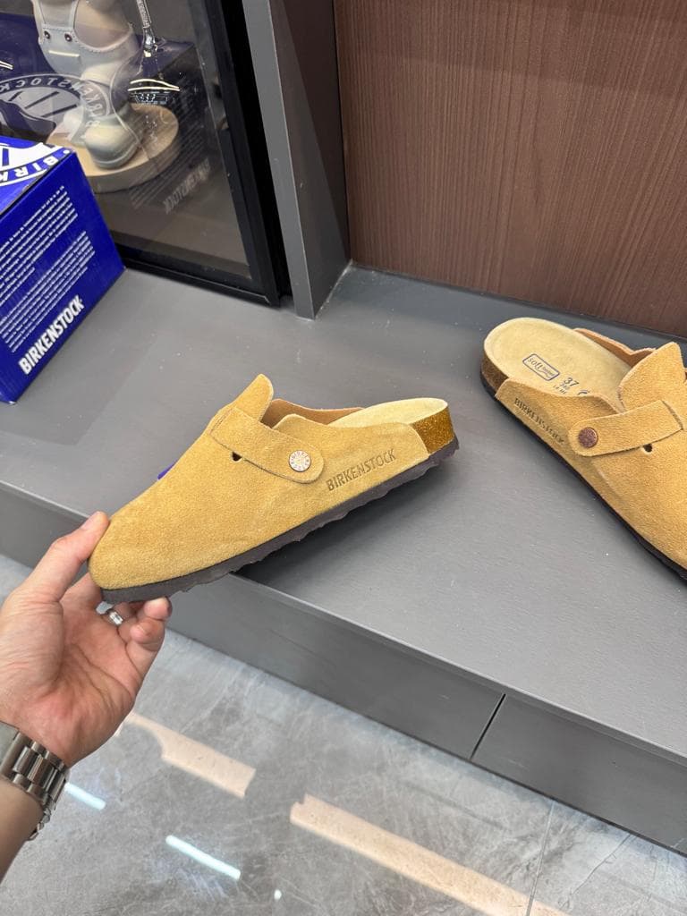 Birkenst○ck スエード クロッグサンダル イエロー
