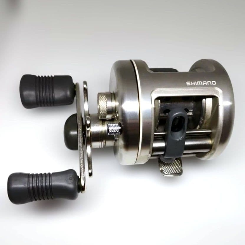 SHIMANO　CALCUTTA 100 ベイトリール シルバー