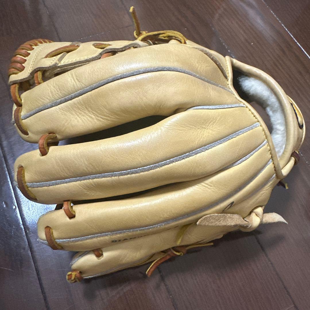 Nike Diamond Era ベージュレザーグローブ