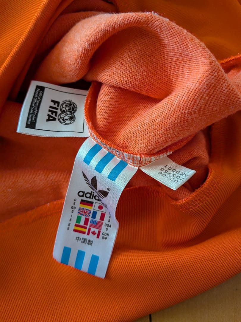 adidas オランダ代表ジャージ オレンジスリーライン