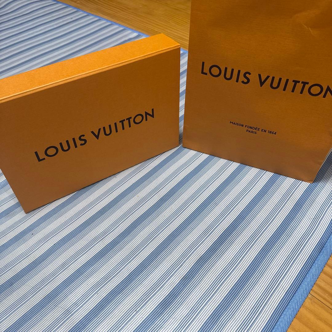 VUITTON レディース　ニット帽