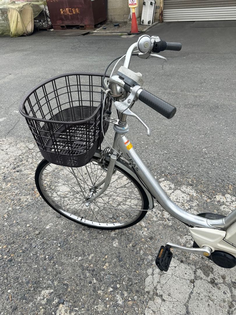 シルバー 電動アシスト自転車 バスケット付き