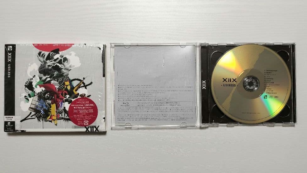 サイン入りDVD+USELESS 初回限定盤｜XIIX