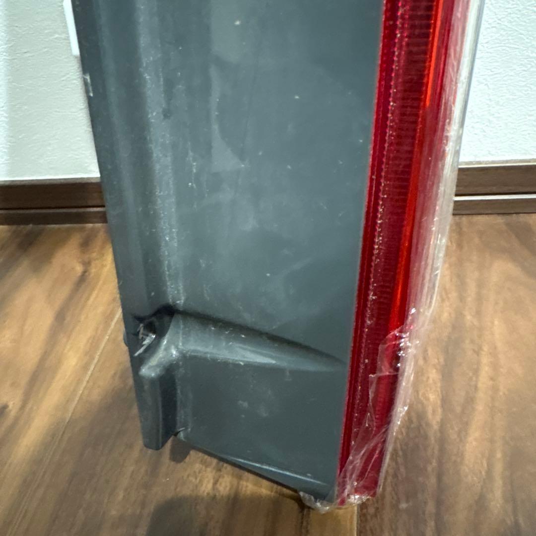 ハイエース　右側　テールランプ　純正