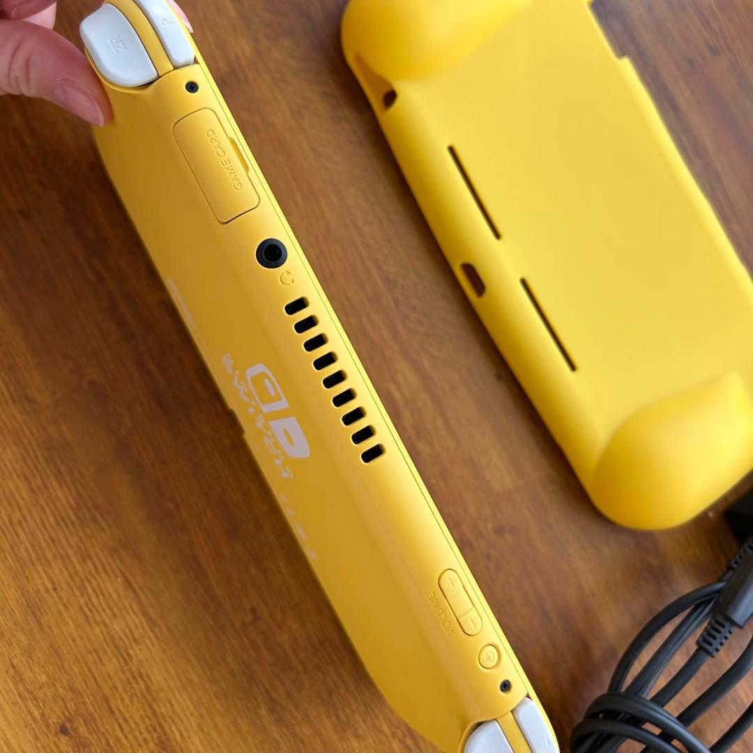 【極美品】Nintendo Switch ニンテンドースイッチ ライト イエロー