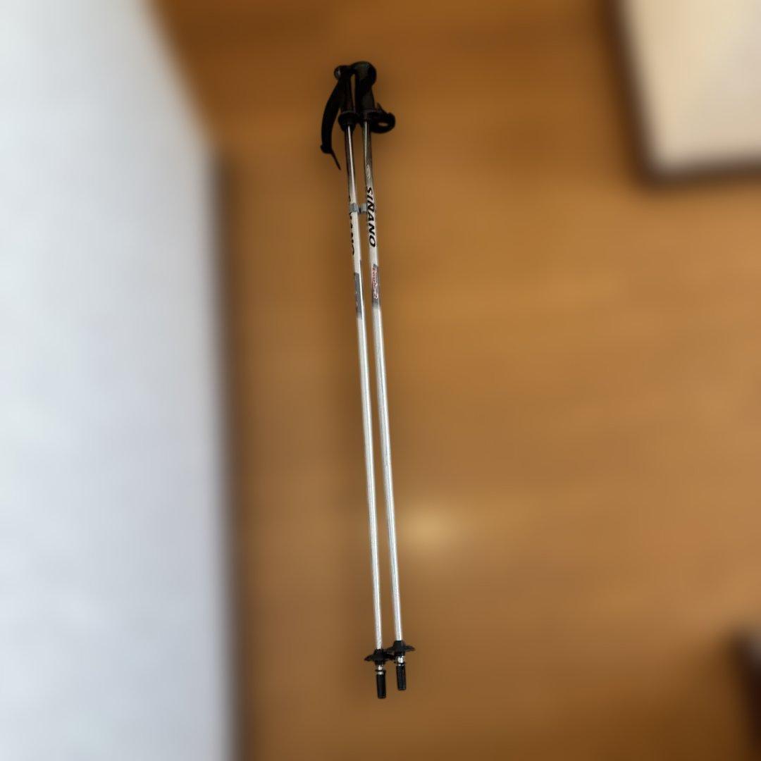 スキー板 23 黒/青 バインディング、ストック付き