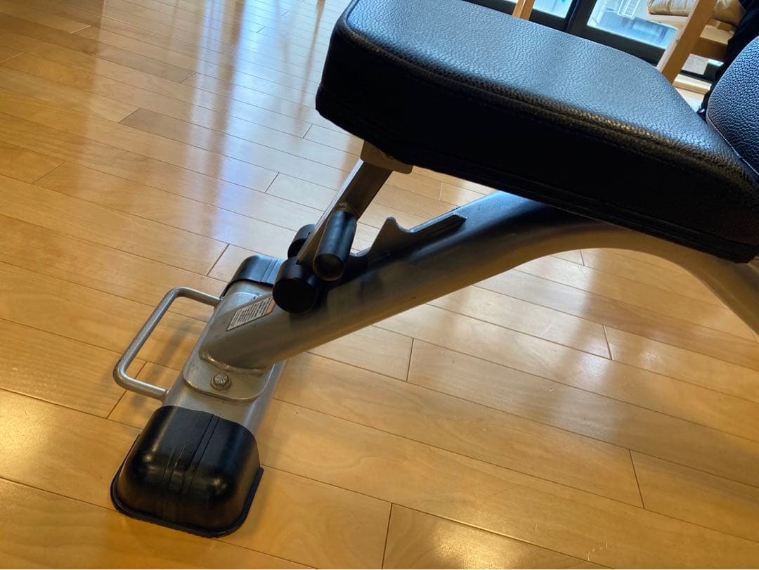 調整可能なトレーニングベンチ 黒