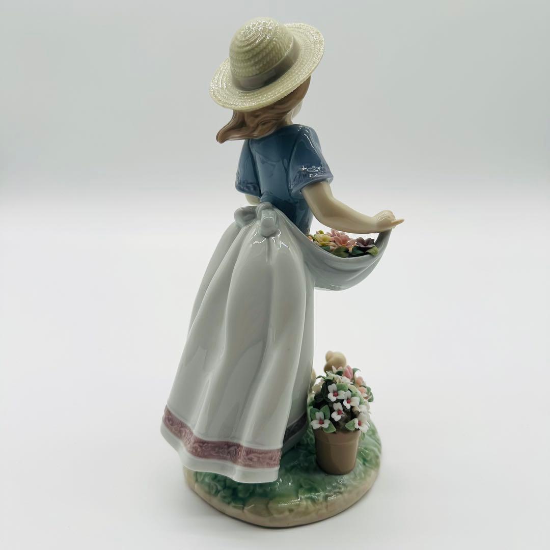 リヤドロ LLADRO 「僕と遊ぼう」 06907 フィギュリン 犬 少女 花