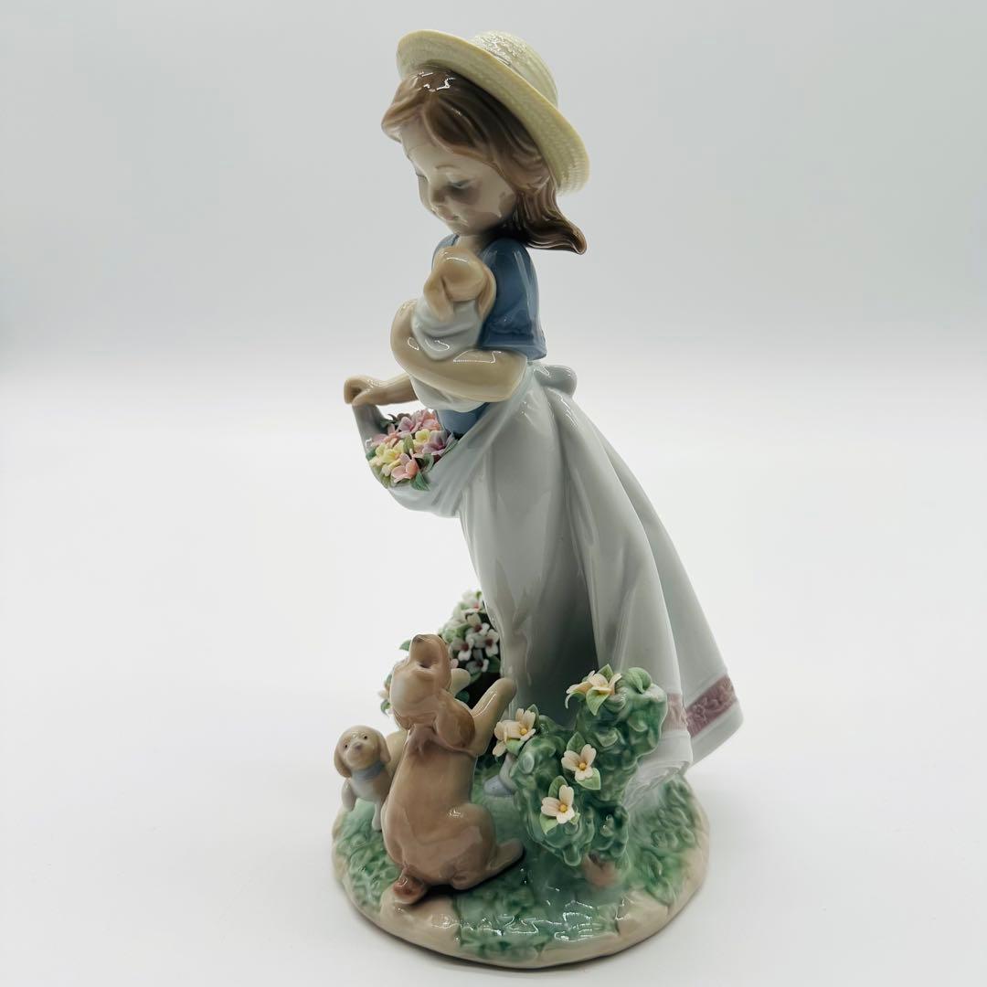リヤドロ LLADRO 「僕と遊ぼう」 06907 フィギュリン 犬 少女 花
